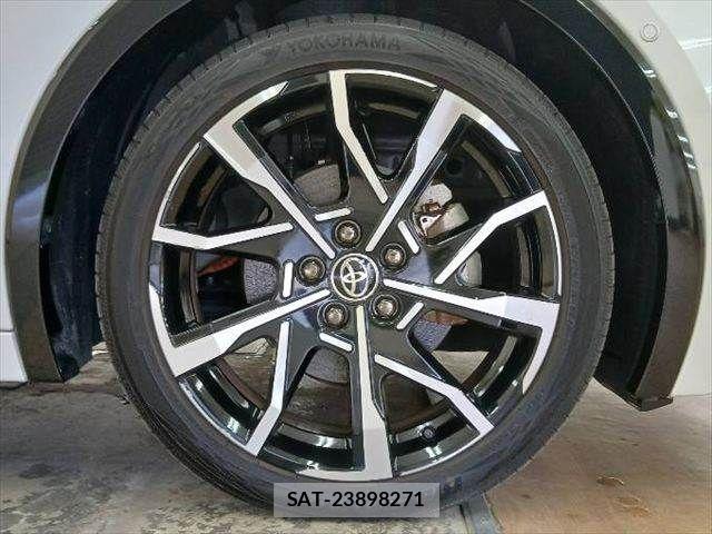 Toyota PRIUS PHV 2024-03 8831210-28