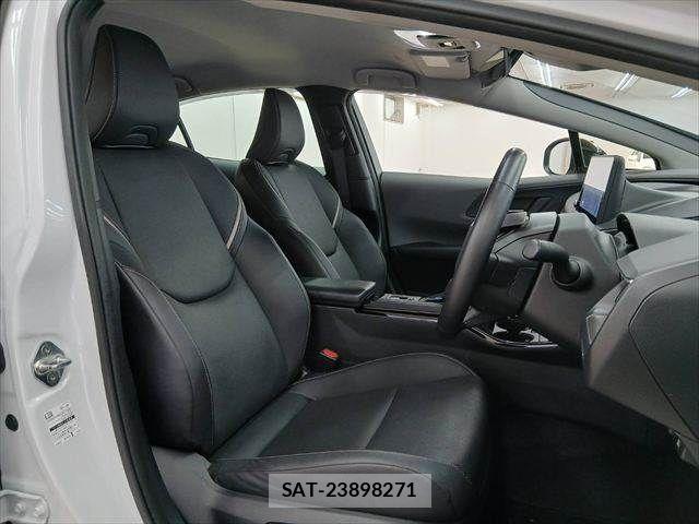 Toyota PRIUS PHV 2024-03 8831210-6