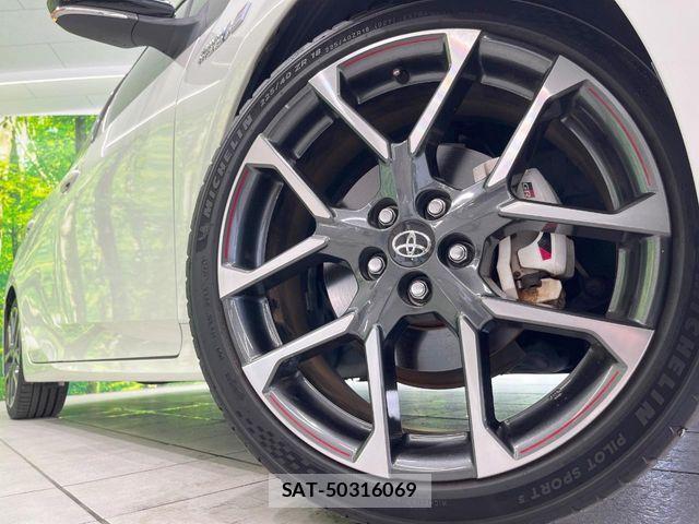 Toyota PRIUS PHV 2019-09 8831211-12