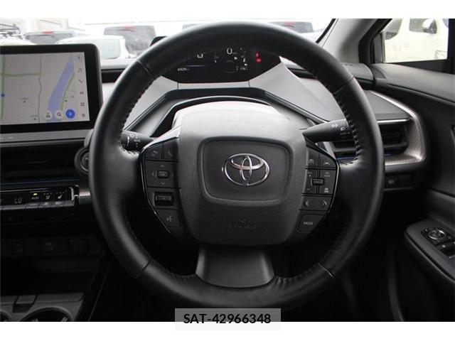 Toyota PRIUS PHV 2025-10 8831206-15