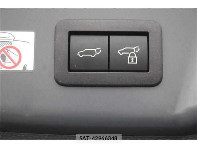 Toyota PRIUS PHV 2025-10 8831206-2