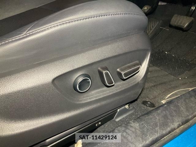 Toyota PRIUS PHV 2018-04 8850428-16