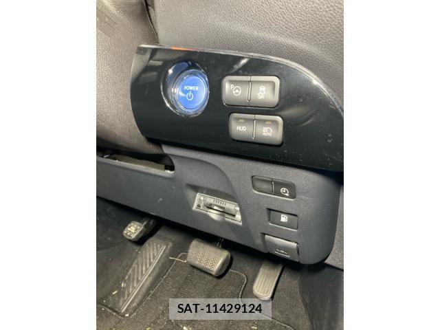 Toyota PRIUS PHV 2018-04 8850428-17