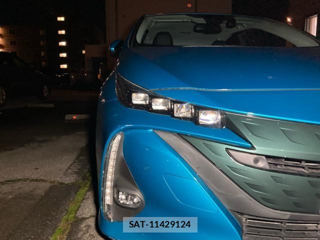 Toyota PRIUS PHV 2018-04 8850428-1