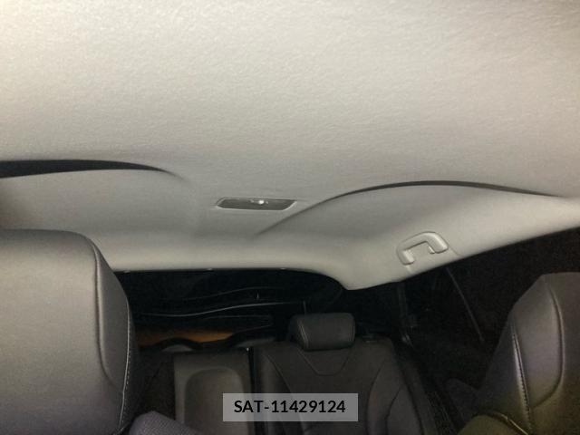 Toyota PRIUS PHV 2018-04 8850428-24