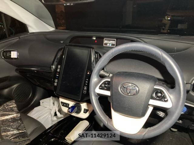 Toyota PRIUS PHV 2018-04 8850428-6