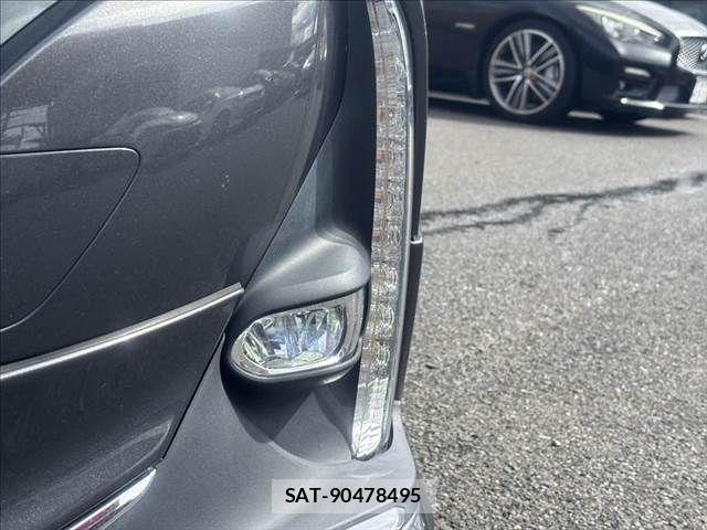 Toyota PRIUS PHV 2017-12 8850429-12