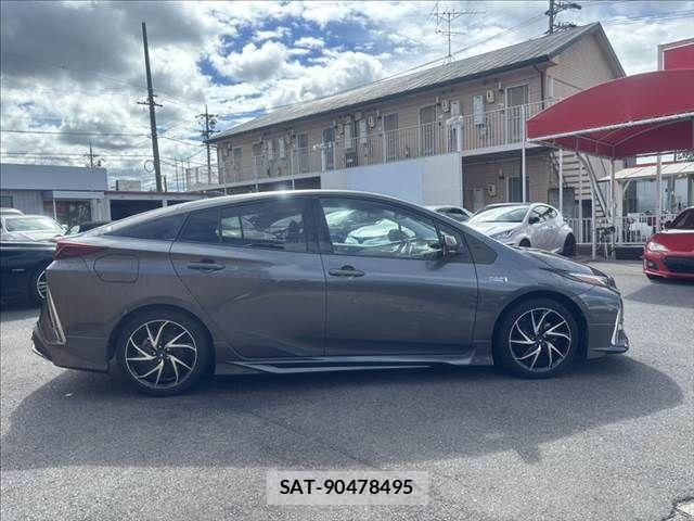 Toyota PRIUS PHV 2017-12 8850429-17