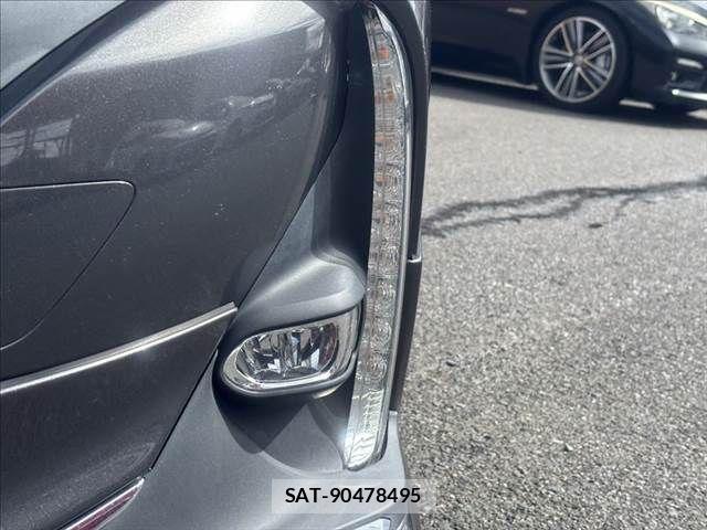 Toyota PRIUS PHV 2017-12 8850429-24