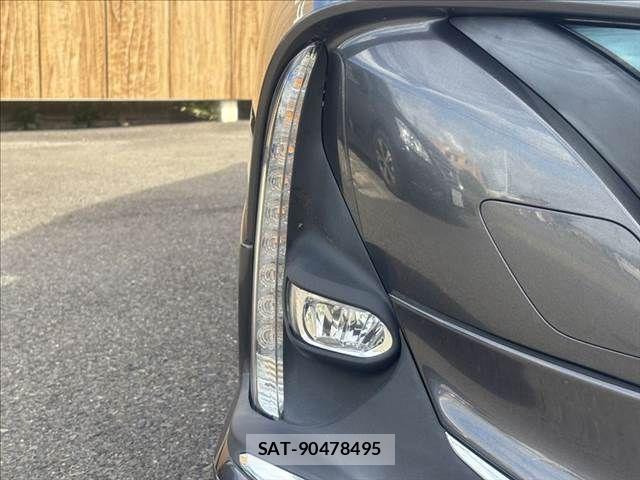Toyota PRIUS PHV 2017-12 8850429-25
