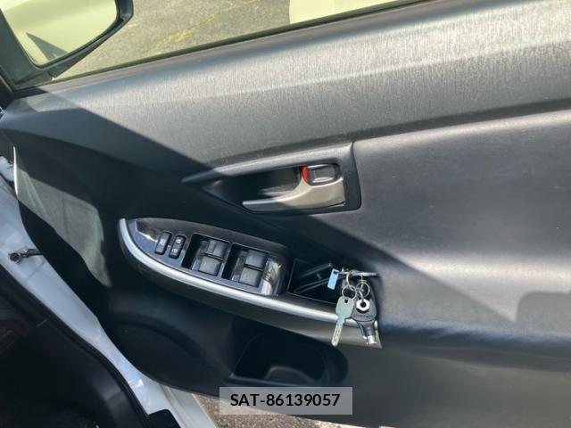 Toyota PRIUS PHV 2014-01 8850430-10