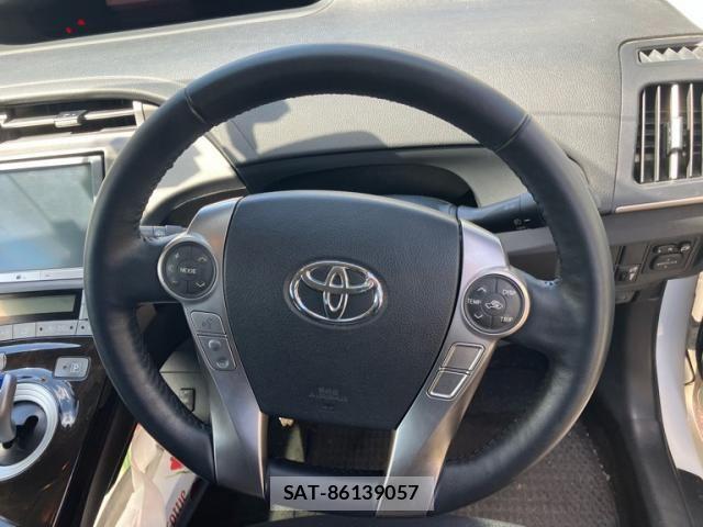 Toyota PRIUS PHV 2014-01 8850430-11