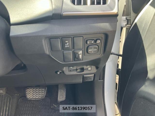 Toyota PRIUS PHV 2014-01 8850430-13