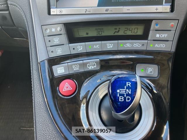 Toyota PRIUS PHV 2014-01 8850430-15