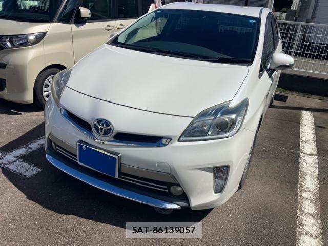 Toyota PRIUS PHV 2014-01 8850430-2