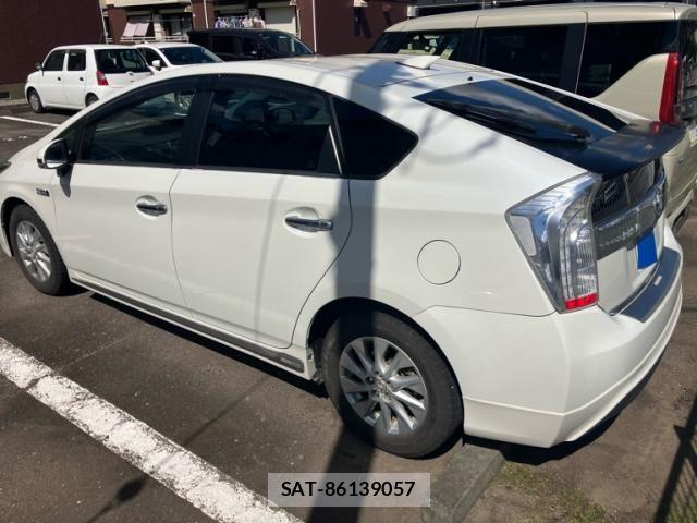 Toyota PRIUS PHV 2014-01 8850430-4