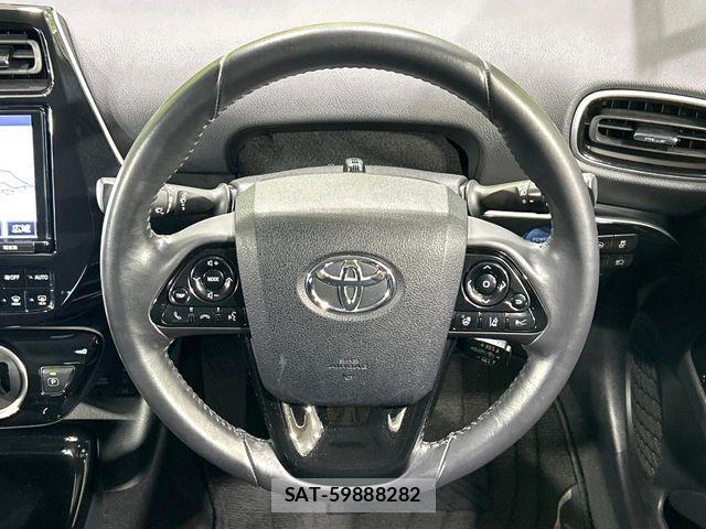 Toyota PRIUS PHV 2018-05 8871870-10