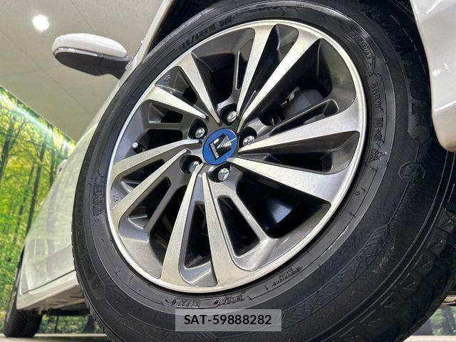 Toyota PRIUS PHV 2018-05 8871870-11
