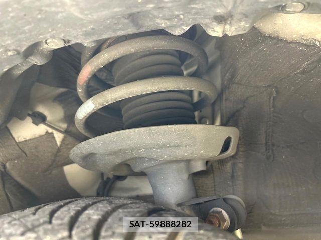 Toyota PRIUS PHV 2018-05 8871870-19