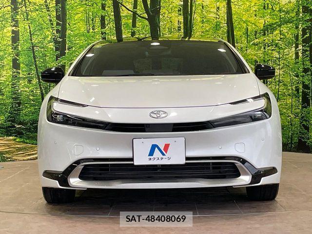 Toyota PRIUS PHV 2023-03 8881712-13