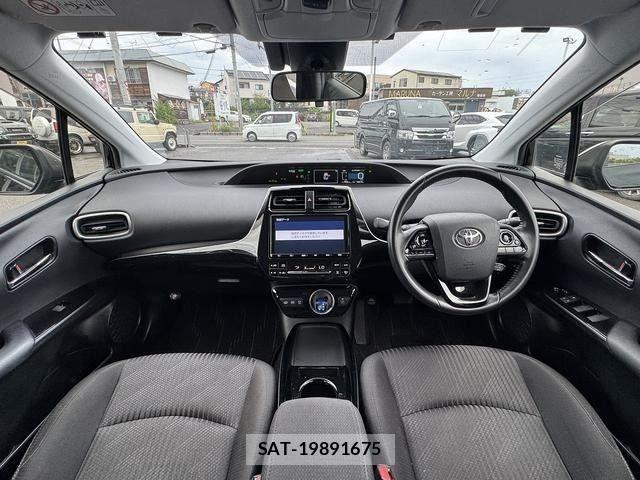 Toyota PRIUS PHV 2019-05 8881716-1