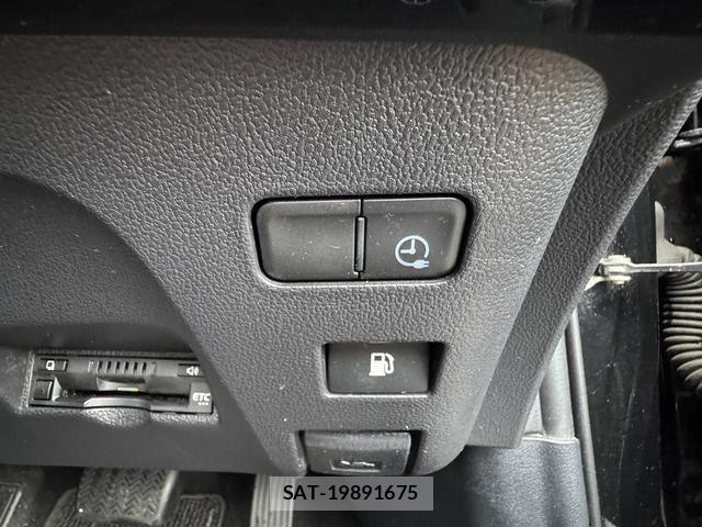 Toyota PRIUS PHV 2019-05 8881716-28