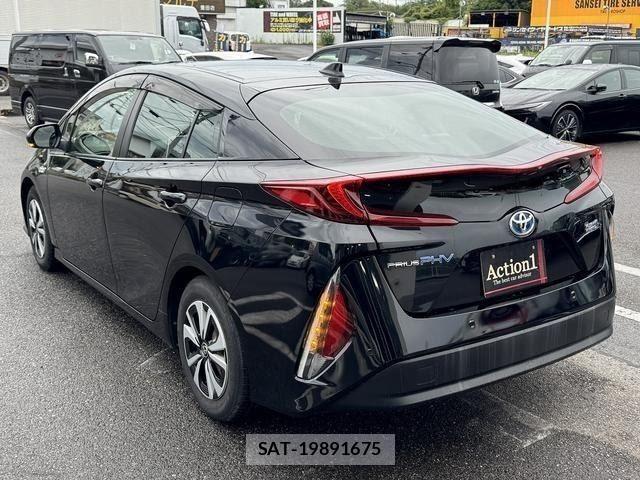 Toyota PRIUS PHV 2019-05 8881716-3