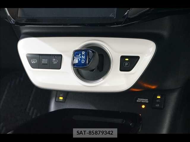 Toyota PRIUS PHV 2017-11 8881715-11
