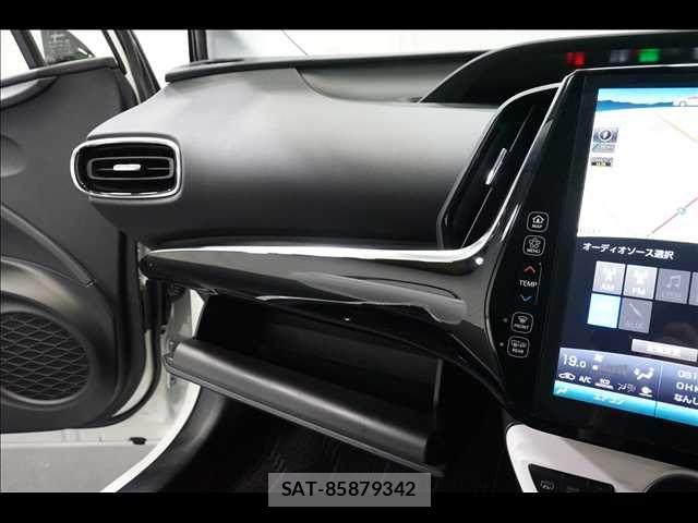Toyota PRIUS PHV 2017-11 8881715-12