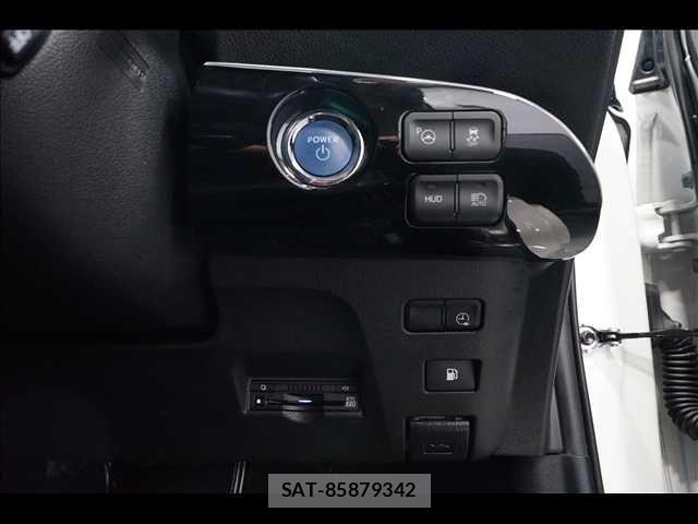 Toyota PRIUS PHV 2017-11 8881715-13