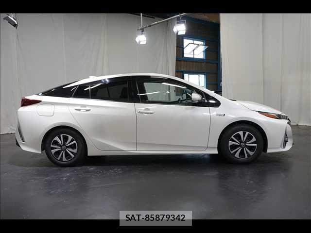 Toyota PRIUS PHV 2017-11 8881715-15