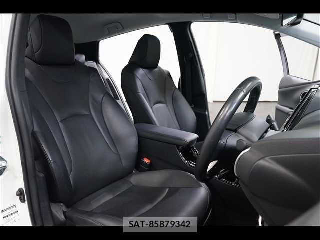 Toyota PRIUS PHV 2017-11 8881715-16