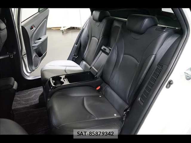 Toyota PRIUS PHV 2017-11 8881715-17