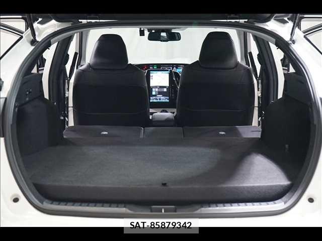 Toyota PRIUS PHV 2017-11 8881715-18