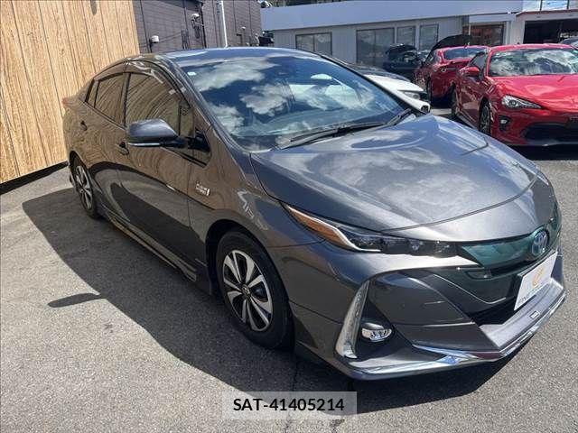 Toyota PRIUS PHV 2017-03 8881717-14
