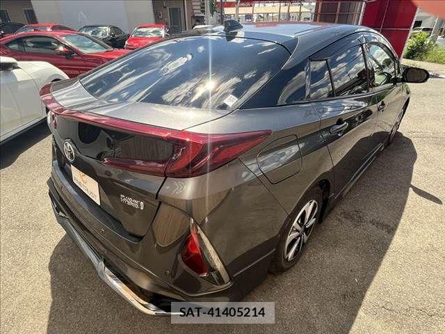 Toyota PRIUS PHV 2017-03 8881717-16