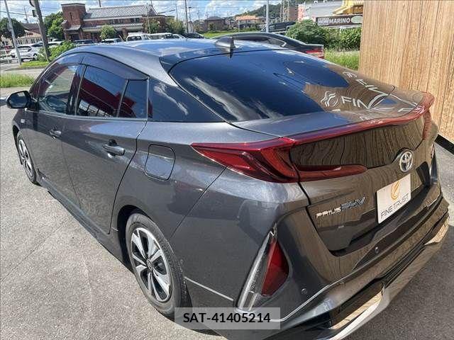 Toyota PRIUS PHV 2017-03 8881717-18