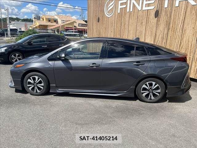 Toyota PRIUS PHV 2017-03 8881717-19
