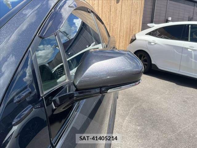Toyota PRIUS PHV 2017-03 8881717-24