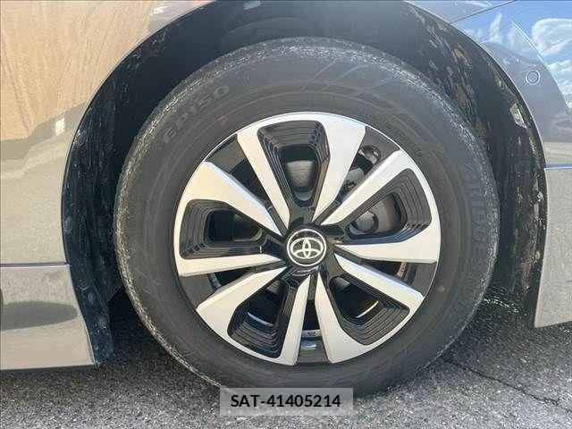 Toyota PRIUS PHV 2017-03 8881717-26