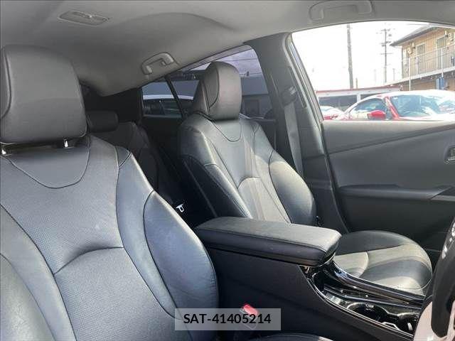 Toyota PRIUS PHV 2017-03 8881717-6