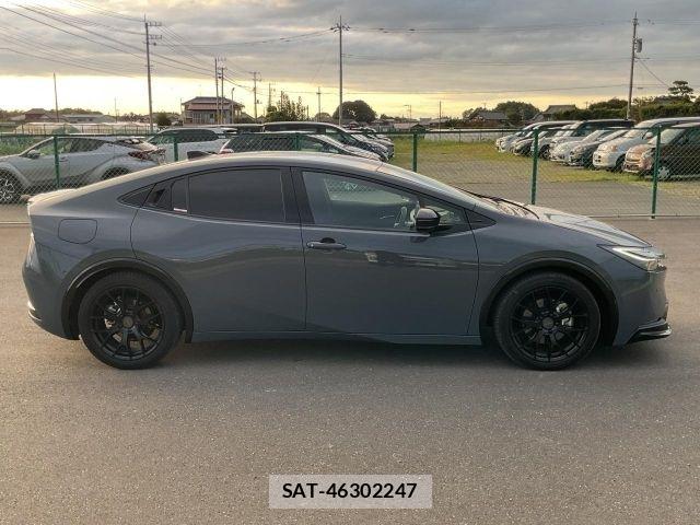 Toyota PRIUS PHV 2024-03 8881713-16