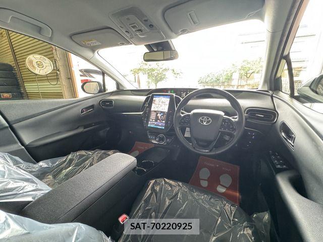 Toyota PRIUS PHV 2018-06 8881719-12