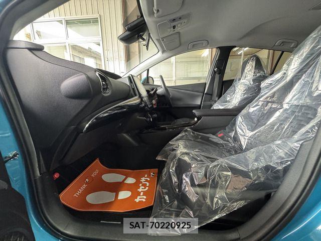 Toyota PRIUS PHV 2018-06 8881719-16
