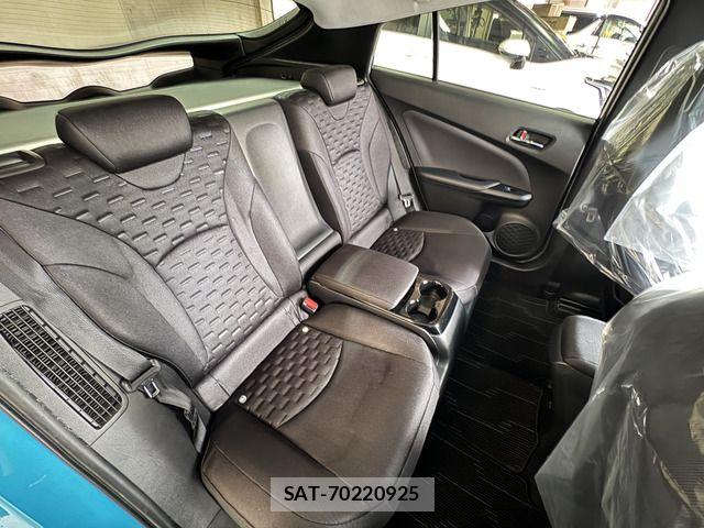 Toyota PRIUS PHV 2018-06 8881719-17
