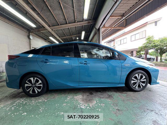 Toyota PRIUS PHV 2018-06 8881719-5