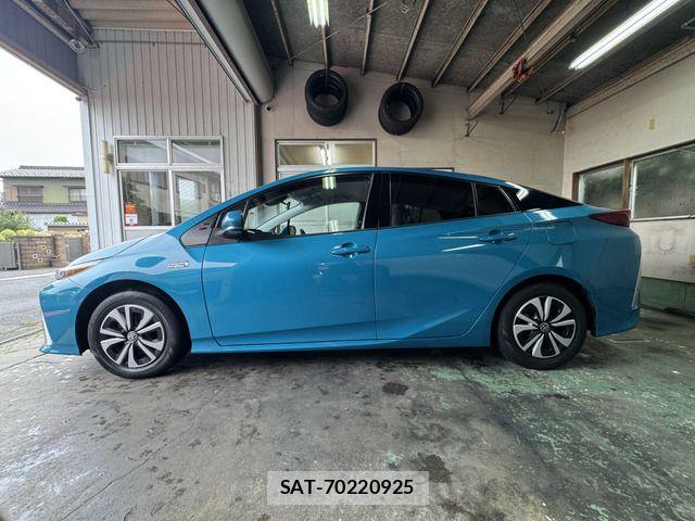 Toyota PRIUS PHV 2018-06 8881719-6