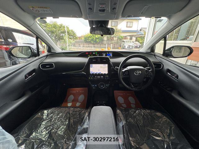 Toyota PRIUS PHV 2021-04 8881714-9