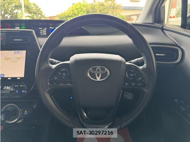 Toyota PRIUS PHV 2021-04 8881714-11