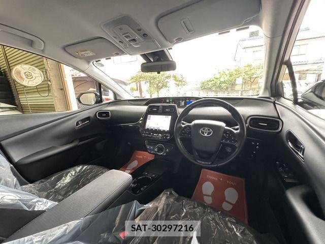 Toyota PRIUS PHV 2021-04 8881714-12